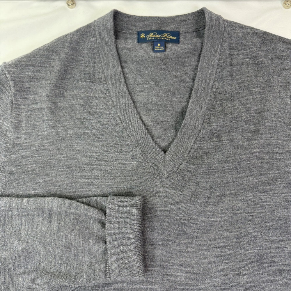 Brooks Brothers Mens M Extra Fine Merino Wool V-Neck Sweater Grey RN93986